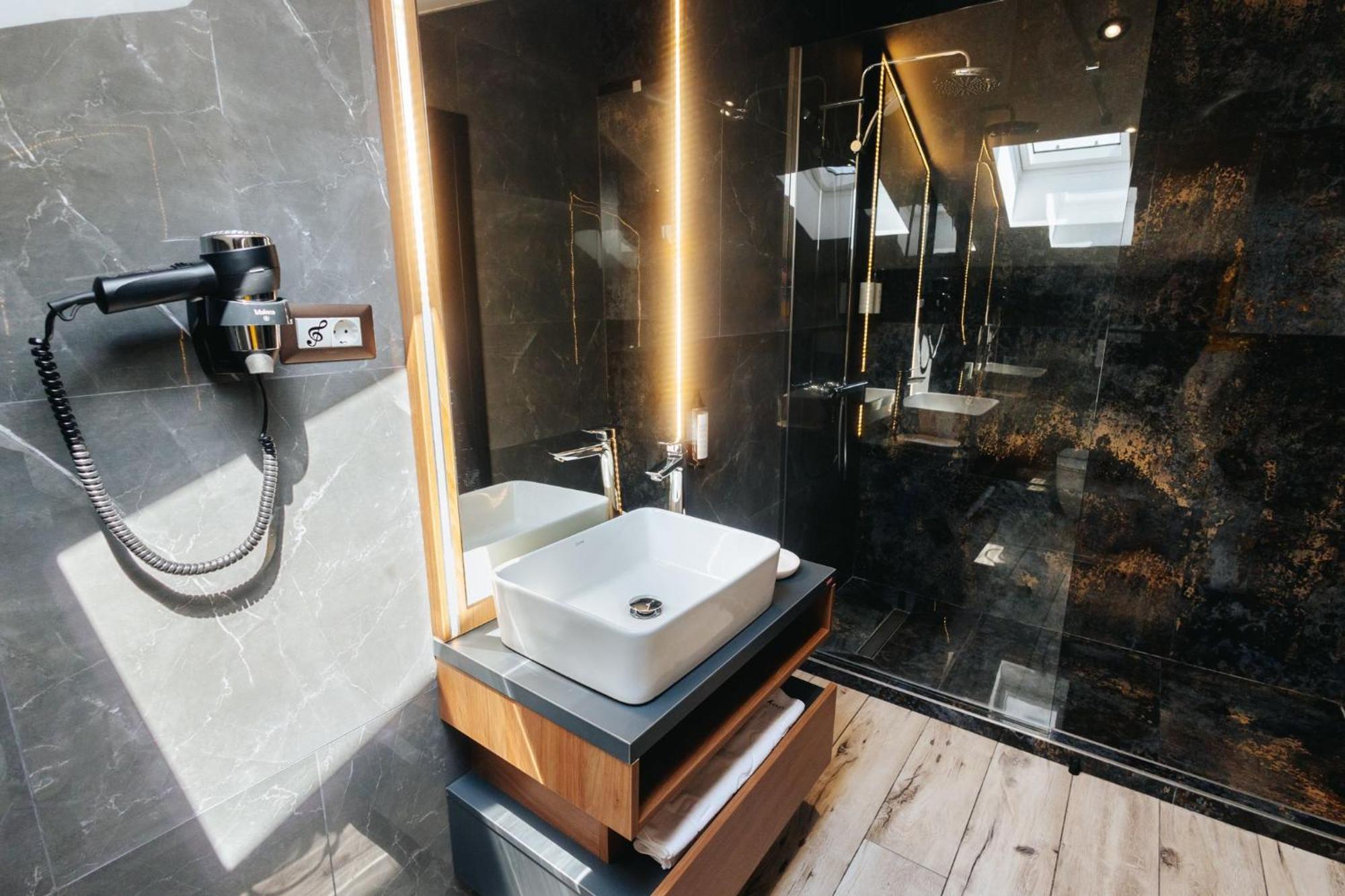 Hotel Goya Boutique Târgu Jiu Dış mekan fotoğraf