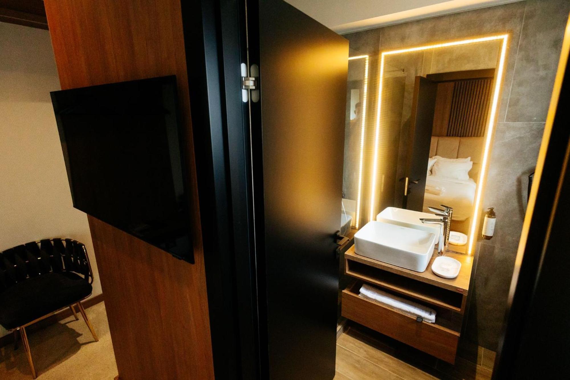 Hotel Goya Boutique Târgu Jiu Dış mekan fotoğraf
